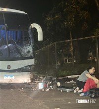 Siate socorre duas vítimas após colisão de moto e ônibus no Jardim Alice Siate socorre duas vítimas após colisão de moto e ônibus no Jardim Alice