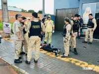 Ladrões de moto se dão mal após fugirem da Policia Militar. Um foi baleado e outro preso na Av. Andradina Ladrões de moto se dão mal após fugirem da Policia Militar. Um foi baleado e outro preso na Av. Andradina