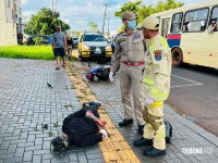 Ladrões de moto se dão mal após fugirem da Policia Militar. Um foi baleado e outro preso na Av. Andradina Ladrões de moto se dão mal após fugirem da Policia Militar. Um foi baleado e outro preso na Av. Andradina