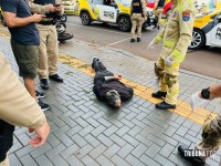 Ladrões de moto se dão mal após fugirem da Policia Militar. Um foi baleado e outro preso na Av. Andradina Ladrões de moto se dão mal após fugirem da Policia Militar. Um foi baleado e outro preso na Av. Andradina