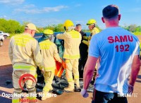 Colisão seguido de tombamento mobiliza Siate, Samu e o Corpo de Bombeiros na Av. Perimetral Leste Colisão seguido de tombamento mobiliza Siate, Samu e o Corpo de Bombeiros na Av. Perimetral Leste