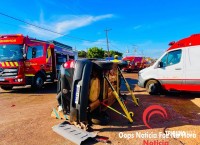 Colisão seguido de tombamento mobiliza Siate, Samu e o Corpo de Bombeiros na Av. Perimetral Leste Colisão seguido de tombamento mobiliza Siate, Samu e o Corpo de Bombeiros na Av. Perimetral Leste
