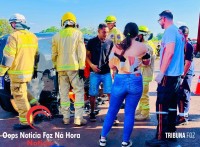 Colisão seguido de tombamento mobiliza Siate, Samu e o Corpo de Bombeiros na Av. Perimetral Leste Colisão seguido de tombamento mobiliza Siate, Samu e o Corpo de Bombeiros na Av. Perimetral Leste