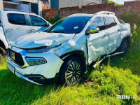 Ladrão furta caminhonete e bate em tudo que vê pela frente durante fuga no Jardim Estela Ladrão furta caminhonete e bate em tudo que vê pela frente durante fuga no Jardim Estela