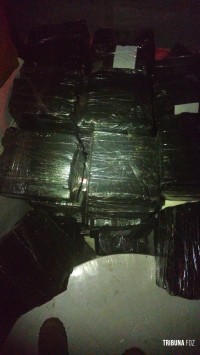 FICCO/PR e Receita Federal apreendem quase uma tonelada de maconha em carreta na cidade de Medianeira FICCO/PR e Receita Federal apreendem quase uma tonelada de maconha em carreta na cidade de Medianeira