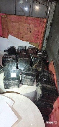 FICCO/PR e Receita Federal apreendem quase uma tonelada de maconha em carreta na cidade de Medianeira FICCO/PR e Receita Federal apreendem quase uma tonelada de maconha em carreta na cidade de Medianeira