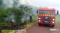 Bombeiros controlam incêndio em vegetação na Linha União, área rural de Santa Helena Bombeiros controlam incêndio em vegetação na Linha União, área rural de Santa Helena