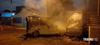 Carro carregado com reciclados pega fogo no Porto Meira Carro carregado com reciclados pega fogo no Porto Meira