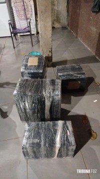 PF, PM e Marinha realizam quatro apreensões na margem do Rio Paraná em Foz do Iguaçu PF, PM e Marinha realizam quatro apreensões na margem do Rio Paraná em Foz do Iguaçu