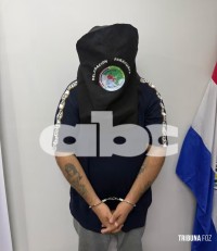 Policia Nacional do Paraguai entrega líder de facção criminosa brasileira para a Polícia Federal de Foz do Iguaçu Policia Nacional do Paraguai entrega líder de facção criminosa brasileira para a Polícia Federal de Foz do Iguaçu