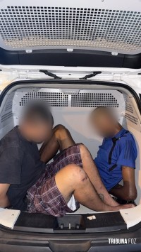 Guarda Municipal prende dois ladrões em flagrante no centro de Foz do Iguaçu Guarda Municipal prende dois ladrões em flagrante no centro de Foz do Iguaçu