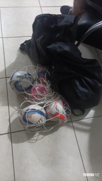 Guarda Municipal prende dois ladrões em flagrante no centro de Foz do Iguaçu Guarda Municipal prende dois ladrões em flagrante no centro de Foz do Iguaçu