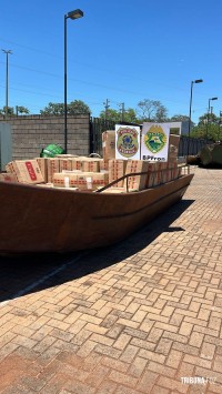 BPFRON e PF apreendem embarcação carregada com cigarros contrabandeados do Paraguai no Lago de Itaipu BPFRON e PF apreendem embarcação carregada com cigarros contrabandeados do Paraguai no Lago de Itaipu