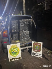 PF e PM apreendem carga de cigarros contrabandeados em Foz do Iguaçu PF e PM apreendem carga de cigarros contrabandeados em Foz do Iguaçu