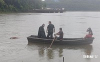 Homem sem identificação em estado de putrefação é encontrado boiando as margens do Rio Paraná Homem sem identificação em estado de putrefação é encontrado boiando as margens do Rio Paraná