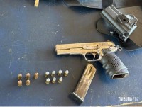 Paraguaio finge ser policial para portar arma e é preso pela Policia Rodoviária Federal em Foz do Iguaçu Paraguaio finge ser policial para portar arma e é preso pela Policia Rodoviária Federal em Foz do Iguaçu