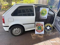 PF, PM e Receita Federal apreendem veículo carregado com vinhos argentinos no Bairro Porto Meira em Foz do Iguaçu PF, PM e Receita Federal apreendem veículo carregado com vinhos argentinos no Bairro Porto Meira em Foz do Iguaçu
