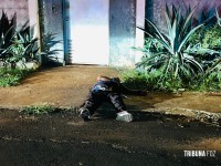 Troca de tiros com a PM durante roubo termina com um morto, um ferido e outro preso no Jardim Dona Fátima Troca de tiros com a PM durante roubo termina com um morto, um ferido e outro preso no Jardim Dona Fátima