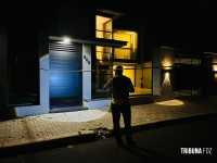 Troca de tiros com a PM durante roubo termina com um morto, um ferido e outro preso no Jardim Dona Fátima Troca de tiros com a PM durante roubo termina com um morto, um ferido e outro preso no Jardim Dona Fátima