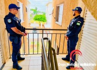 Guarda Municipal atende local de morte após vizinhos sentirem mau cheiro em apartamento no Angatuba Guarda Municipal atende local de morte após vizinhos sentirem mau cheiro em apartamento no Angatuba