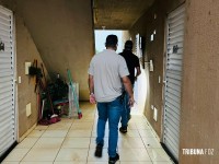 Guarda Municipal atende local de morte após vizinhos sentirem mau cheiro em apartamento no Angatuba Guarda Municipal atende local de morte após vizinhos sentirem mau cheiro em apartamento no Angatuba