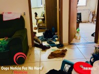 Guarda Municipal atende local de morte após vizinhos sentirem mau cheiro em apartamento no Angatuba Guarda Municipal atende local de morte após vizinhos sentirem mau cheiro em apartamento no Angatuba