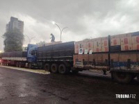 FICCO/PR apreende duas carretas e prende dois paraguaios com 603 caixas de cigarros em Santa Terezinha de Itaipu FICCO/PR apreende duas carretas e prende dois paraguaios com 603 caixas de cigarros em Santa Terezinha de Itaipu