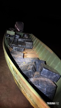 PF e PM apreendem 1.107,5 Kg de maconha, caminhonete e duas embarcações em Santa Helena PF e PM apreendem 1.107,5 Kg de maconha, caminhonete e duas embarcações em Santa Helena