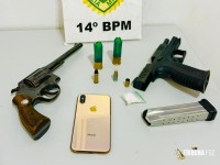 PM apreende armas de fogo e veículo abandonado no Jardim São Paulo em Foz do Iguaçu PM apreende armas de fogo e veículo abandonado no Jardim São Paulo em Foz do Iguaçu