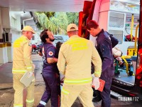 Homem é agredido com pedrada e esfaqueado durante assalto na Vila Yolanda Homem é agredido com pedrada e esfaqueado durante assalto na Vila Yolanda