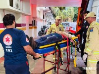 Homem é agredido com pedrada e esfaqueado durante assalto na Vila Yolanda Homem é agredido com pedrada e esfaqueado durante assalto na Vila Yolanda