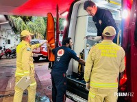 Homem é agredido com pedrada e esfaqueado durante assalto na Vila Yolanda Homem é agredido com pedrada e esfaqueado durante assalto na Vila Yolanda