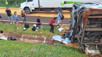 Colisão entre ônibus e carreta deixa feridos e interdita a BR-277 em São Miguel do Iguaçu Colisão entre ônibus e carreta deixa feridos e interdita a BR-277 em São Miguel do Iguaçu