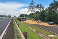 Colisão entre ônibus e carreta deixa feridos e interdita a BR-277 em São Miguel do Iguaçu Colisão entre ônibus e carreta deixa feridos e interdita a BR-277 em São Miguel do Iguaçu