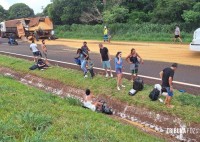 Colisão entre ônibus e carreta deixa feridos e interdita a BR-277 em São Miguel do Iguaçu Colisão entre ônibus e carreta deixa feridos e interdita a BR-277 em São Miguel do Iguaçu