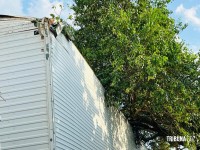 Carreta furtada é recuperada após rastro de destruição na Vila Miranda em Foz do Iguaçu Carreta furtada é recuperada após rastro de destruição na Vila Miranda em Foz do Iguaçu