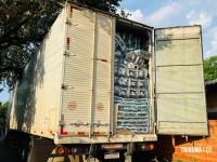 Carreta furtada é recuperada após rastro de destruição na Vila Miranda em Foz do Iguaçu Carreta furtada é recuperada após rastro de destruição na Vila Miranda em Foz do Iguaçu