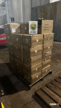 PM apreende mercadoria oriunda de descaminho na Vila Yolanda em Foz do Iguaçu PM apreende mercadoria oriunda de descaminho na Vila Yolanda em Foz do Iguaçu