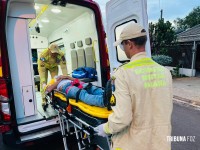 Manobra de “grau” termina em queda e deixa motociclista ferido no Bairro Três Bandeiras Manobra de “grau” termina em queda e deixa motociclista ferido no Bairro Três Bandeiras