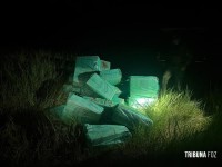 PF e PM apreendem embarcação com 60 mil maços de cigarros no Lago de Itaipu região de Missal PF e PM apreendem embarcação com 60 mil maços de cigarros no Lago de Itaipu região de Missal