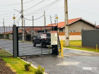 Delegacia de Homicídios e Policia Cientifica fazer perícia em caminhonete perseguida e metralhada no Bairro Três Lagoas Delegacia de Homicídios e Policia Cientifica fazer perícia em caminhonete perseguida e metralhada no Bairro Três Lagoas