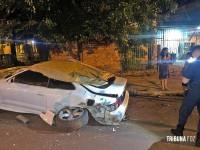 Motorista embriagado causa grave acidente com carro estacionado no bairro de San José em Ciudad Del Este Motorista embriagado causa grave acidente com carro estacionado no bairro de San José em Ciudad Del Este