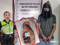 Devido a circunstâncias imprevistas, o churrasco foi cancelado: ele tentou esconder uma peça de picanha sob a roupa e acabou preso Devido a circunstâncias imprevistas, o churrasco foi cancelado: ele tentou esconder uma peça de picanha sob a roupa e acabou preso