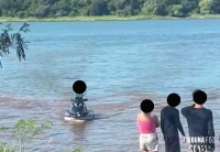 Criança é flagrada pilotando Jet ski sozinha na prainha de Três Lagoas Criança é flagrada pilotando Jet ski sozinha na prainha de Três Lagoas