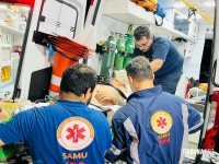 Carro passa atirando e deixa três pessoas em estado gravíssimo no Bairro Jardim São Paulo Carro passa atirando e deixa três pessoas em estado gravíssimo no Bairro Jardim São Paulo