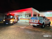 Carro passa atirando e deixa três pessoas em estado gravíssimo no Bairro Jardim São Paulo Carro passa atirando e deixa três pessoas em estado gravíssimo no Bairro Jardim São Paulo