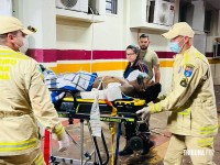 Carro passa atirando e deixa três pessoas em estado gravíssimo no Bairro Jardim São Paulo Carro passa atirando e deixa três pessoas em estado gravíssimo no Bairro Jardim São Paulo