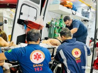 Carro passa atirando e deixa três pessoas em estado gravíssimo no Bairro Jardim São Paulo Carro passa atirando e deixa três pessoas em estado gravíssimo no Bairro Jardim São Paulo