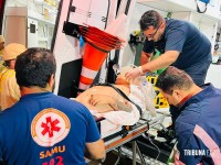 Carro passa atirando e deixa três pessoas em estado gravíssimo no Bairro Jardim São Paulo Carro passa atirando e deixa três pessoas em estado gravíssimo no Bairro Jardim São Paulo