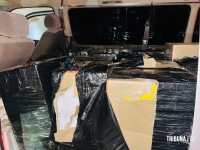 Van carregada com celulares é apreendida após motorista bater e fugir no Jardim das Palmeiras Van carregada com celulares é apreendida após motorista bater e fugir no Jardim das Palmeiras